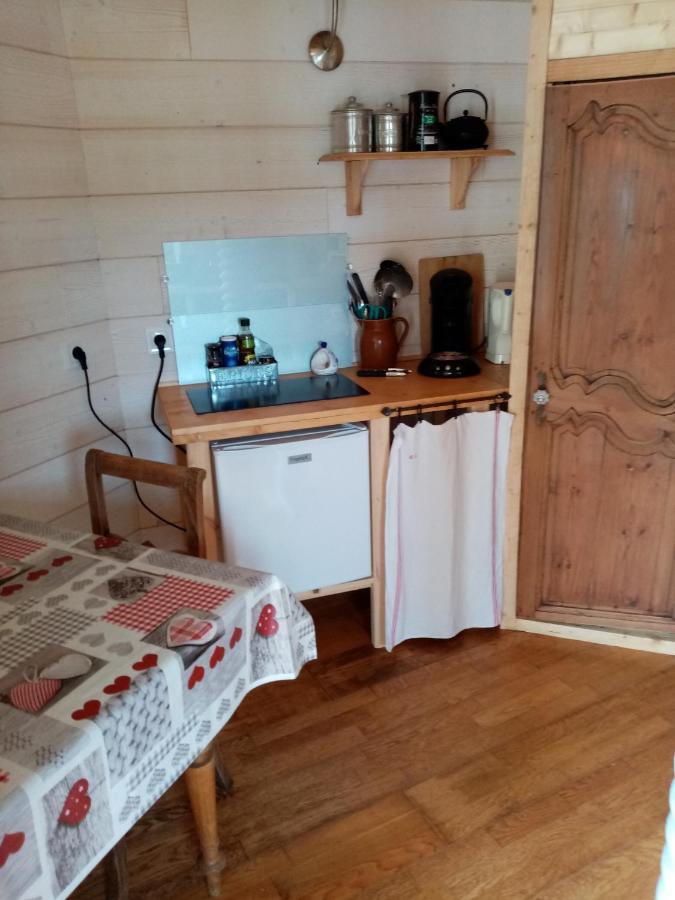La Tour De Ver Gite Atypique Possibilite Table D'Hotes Sur Reservation Exteriör bild