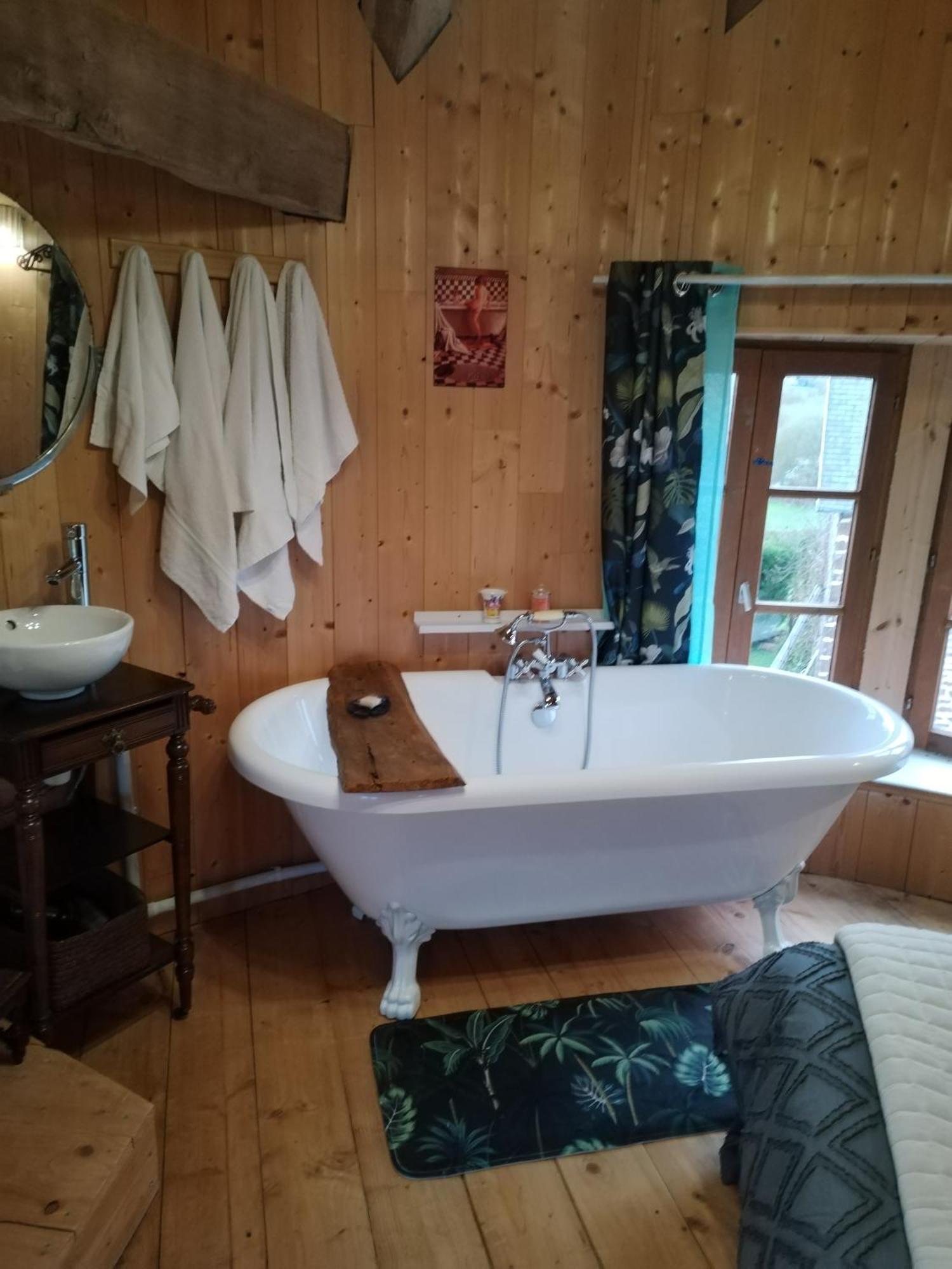 La Tour De Ver Gite Atypique Possibilite Table D'Hotes Sur Reservation Exteriör bild
